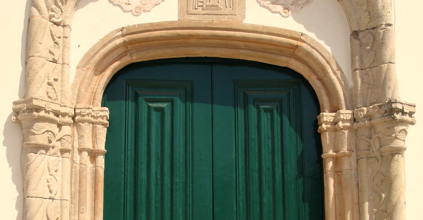 Church Door in Portugal | Hang On to Hope